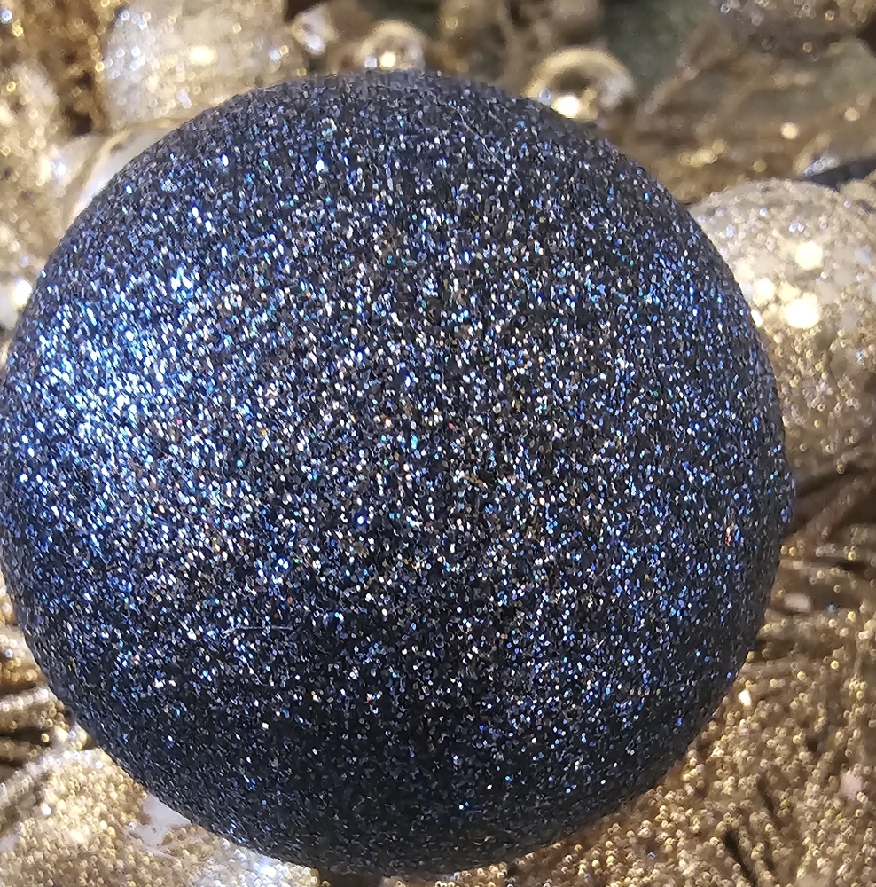 Small Candle Wreaths - 7 Elegant Light Champagne Gold with Blue Glitter Bulbs - Picture 5 of 5